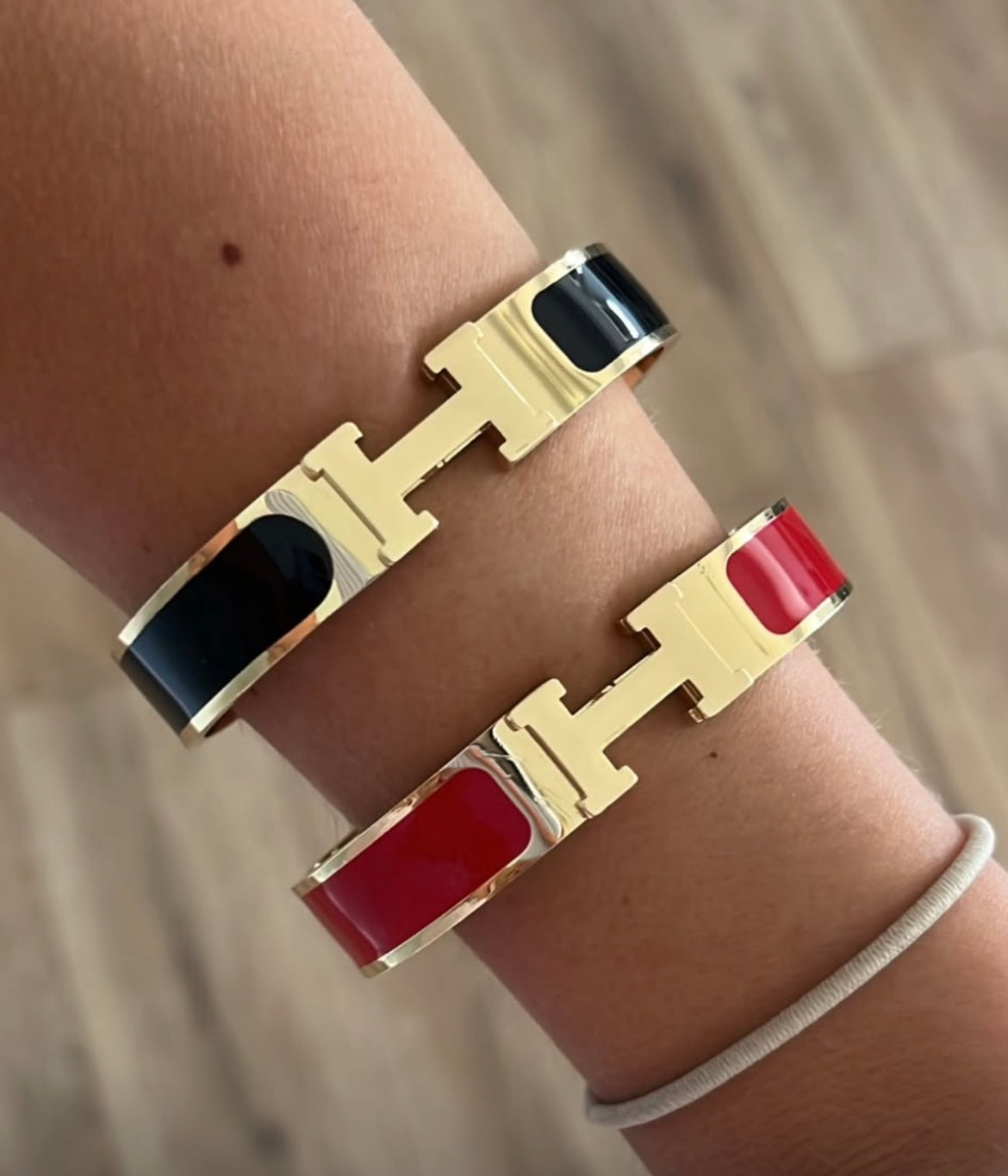 H Gold Clasp Bracelet